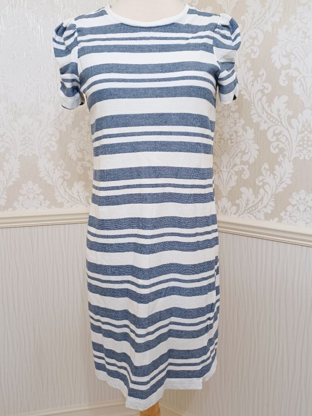 Vince Camuto NWT White and Heather Blue Striped Short Sleeve Dress - Size XS